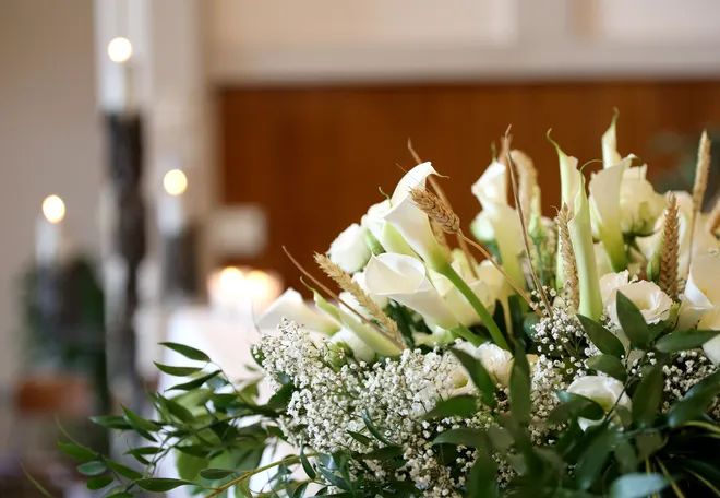 blommor vid städ av dödsbo